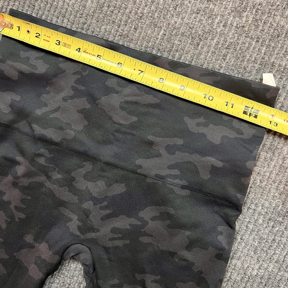 Spanx Look at Me Now Seamless Cropped Leggings Womens Large Black Camo Stretch - Picture 3 of 5